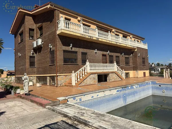 Casa de 0,13 ha en venta en Navalcarnero, Madrid