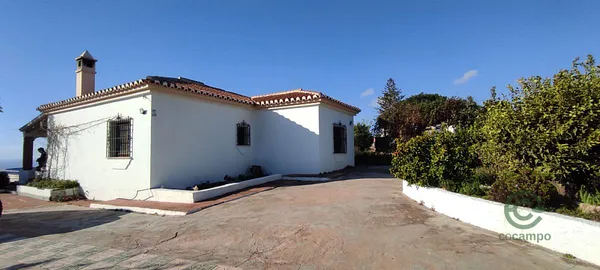 Casa de 0,35 ha en venta en Frigiliana, Malaga