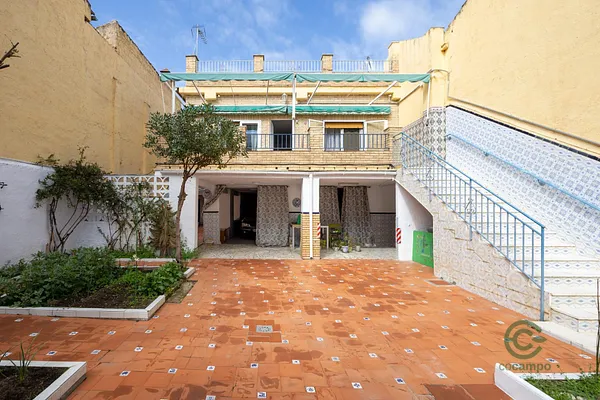 Casa de 0,0237 ha en venta en Armilla, Granada