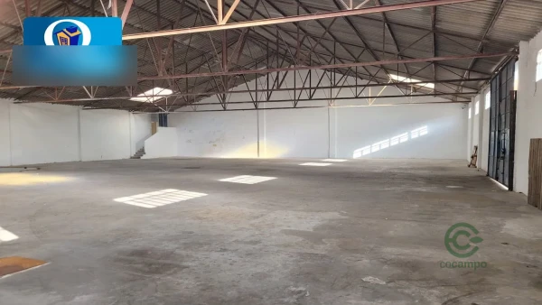 Nave industrial de 0,2 ha en venta en Alicante, Alicante