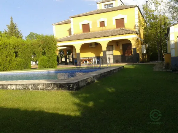 Finca de recreo de 0,23 ha en venta en Almendralejo, Badajoz