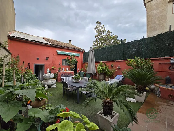 Casa de 0,0285 ha en venta en Barcelona