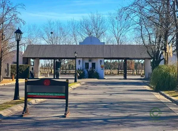 Terreno urbano de 0,08 ha en venta en Santa fe