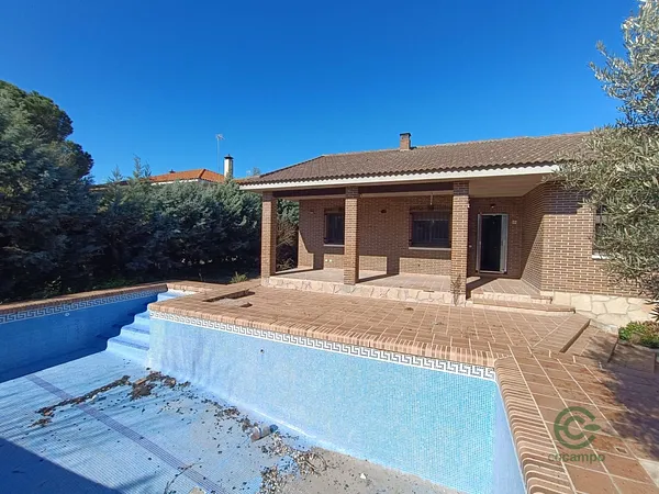 Casa de 0,1 ha en venta en Toledo