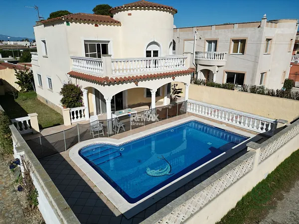 Casa de 0,0441 ha en venta en Empuriabrava, Girona