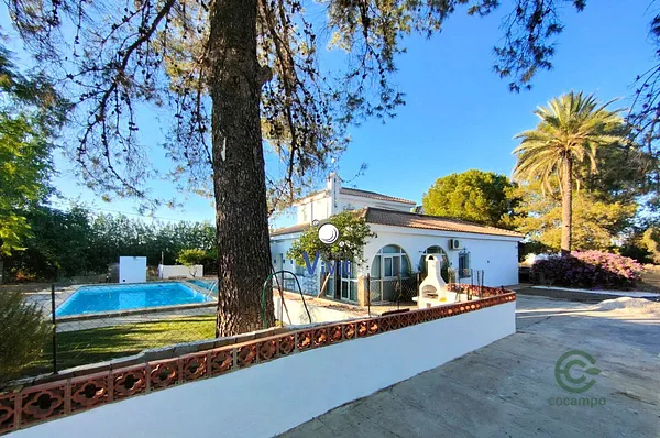 Finca rústica de 0,5 ha en venta en Carmona, Sevilla