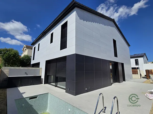 Casa de 0,0229 ha en venta en Barcelona