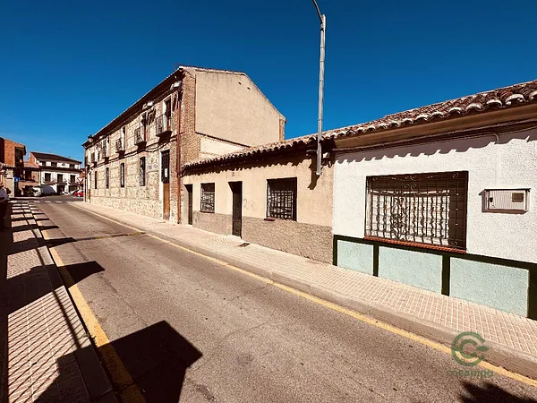 Casa de 0,0263 ha en venta en Fuensalida, Toledo