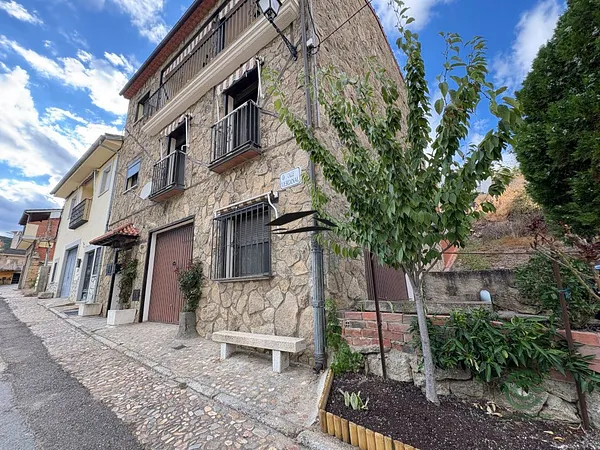 Casa de 0,0269 ha en venta en Santibanez de la sierra, Salamanca