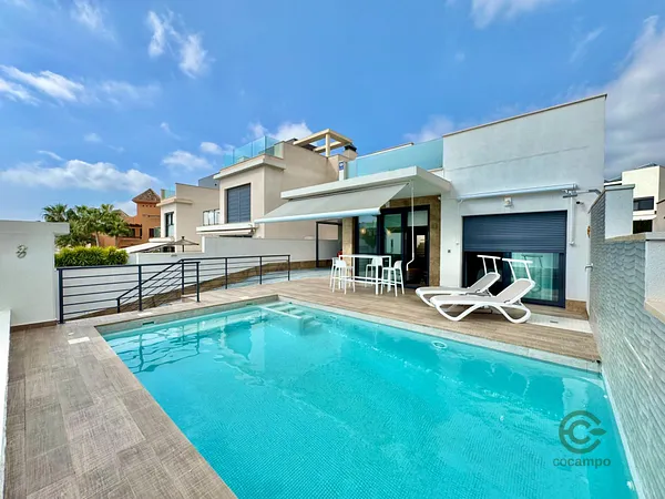 Casa de 0,03 ha en venta en San miguel de salinas, Alicante