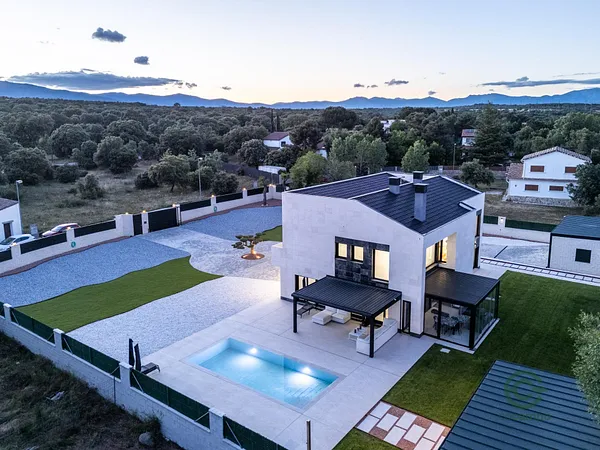 Casa de 0,25 ha en venta en Colmenarejo, Madrid