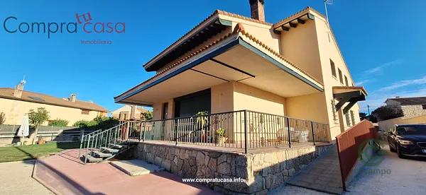 Casa de 0,1 ha en venta en La Lastrilla, Segovia