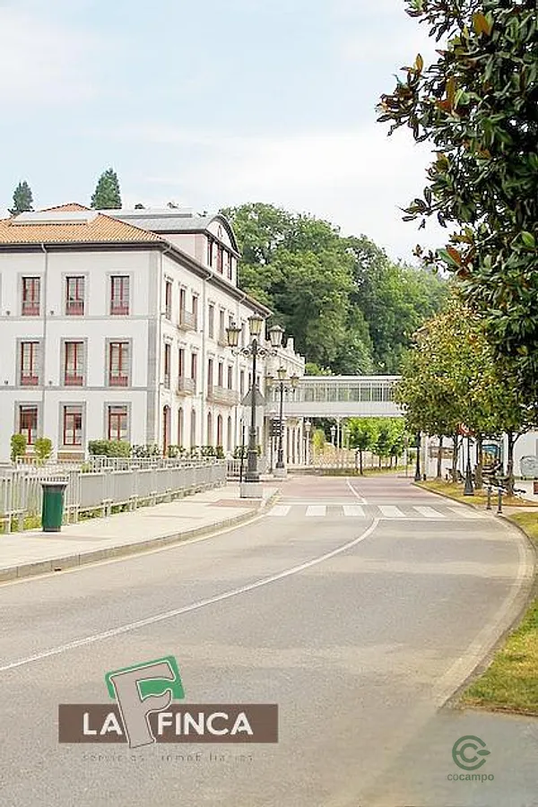 Casa de 0,0124 ha en venta en Oviedo, Asturias