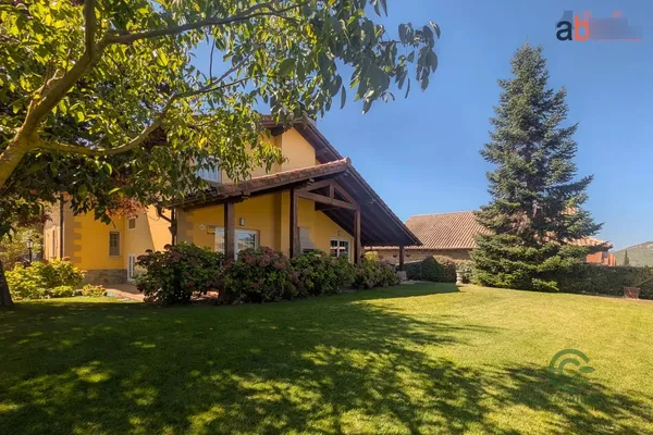 Casa de 0,13 ha en venta en Gorraiz, Navarra