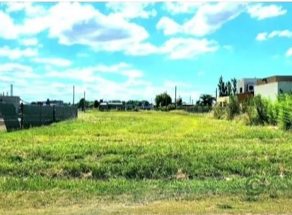 Terreno urbano de 0,06 ha en venta en Santa fe