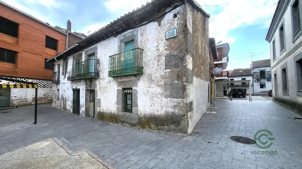 Casa de 0,0516 ha en venta en Navalperal de pinares, Avila