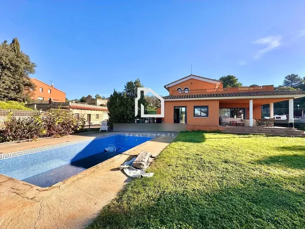 Casa de 0,1 ha en venta en Girona