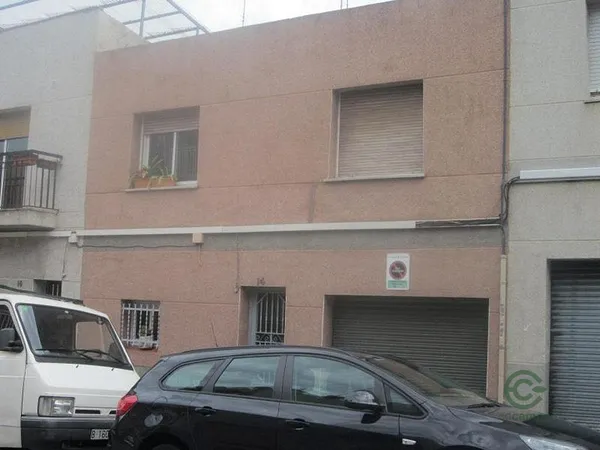 Casa de 0,0336 ha en venta en Sabadell, Barcelona