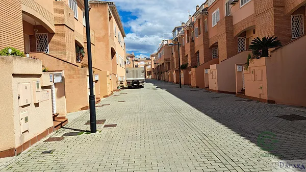 Casa de 0,02 ha en venta en Granada, Granada