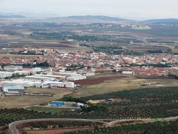 Terreno urbano de 1,5 ha en venta en Argamasilla de calatrava, Ciudad real