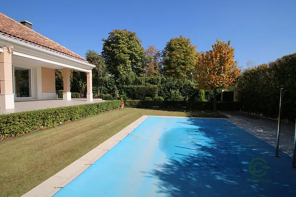 Casa de 0,098 ha en venta en Alcobendas, Madrid