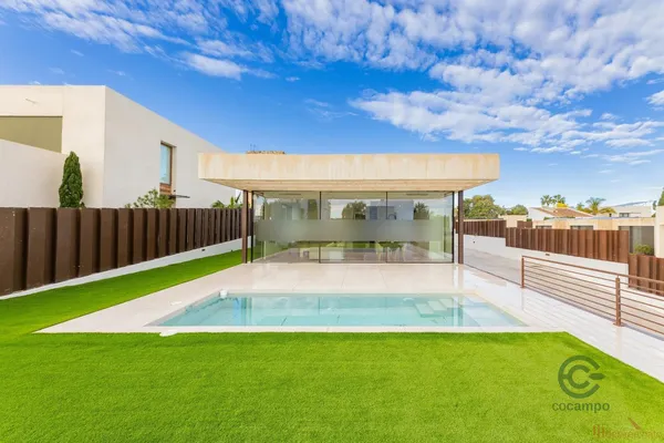 Casa de 0,082 ha en venta en Godella, Valencia
