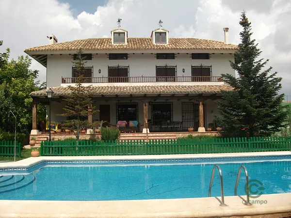 Casa de 0,2264 ha en venta en Albacete, Albacete