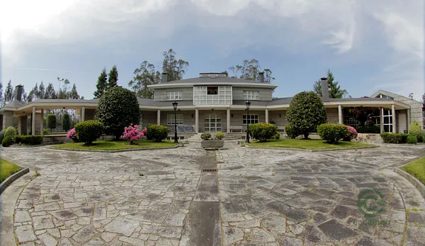 Casa de 0,5 ha en venta en La coruña