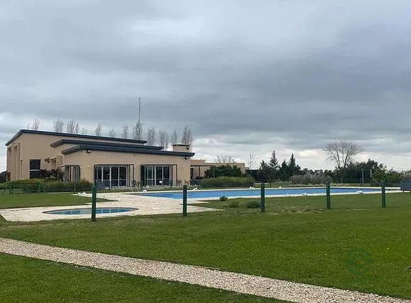 Finca de recreo de 0,12 ha en venta en Buenos aires