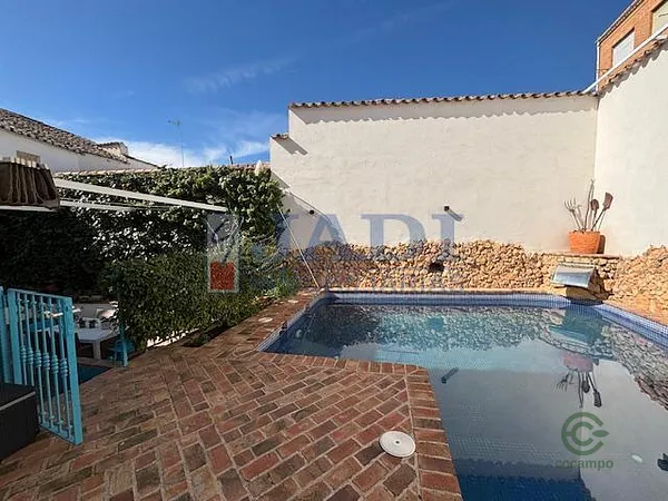 Casa de 0,035 ha en venta en Valdepeñas, Ciudad Real