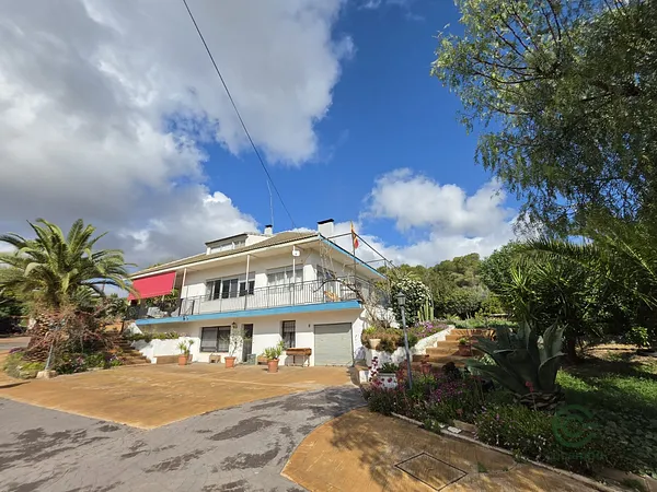Casa de 0,2313 ha en venta en Elda, Alicante