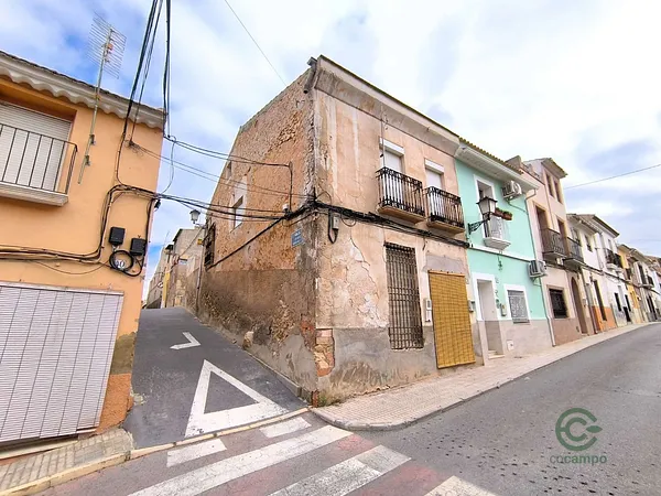 Casa de 0,018 ha en venta en Pinoso, Alicante