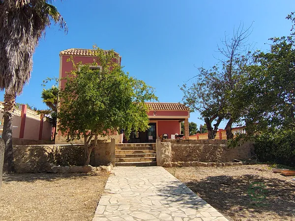 Casa de 0,092 ha en venta en Nucia (la), Alicante