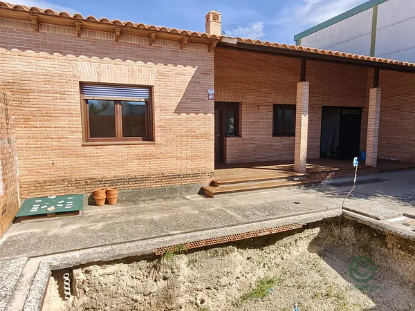 Casa de 0,0285 ha en venta en Erustes, Toledo