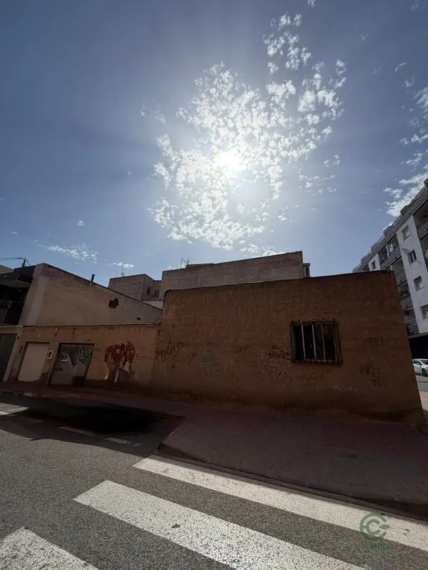 Terreno urbano de 0,016 ha en venta en Torrevieja, Alicante
