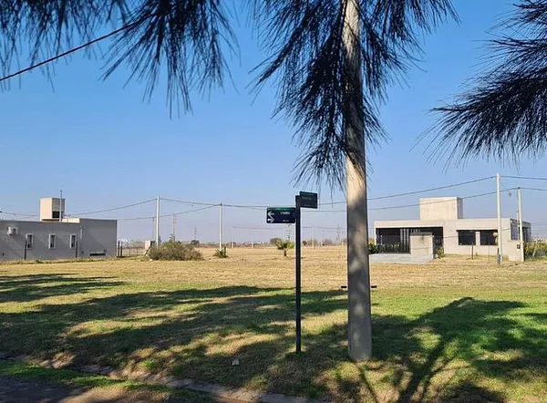 Terreno urbano de 0,09 ha en venta en Santa fe