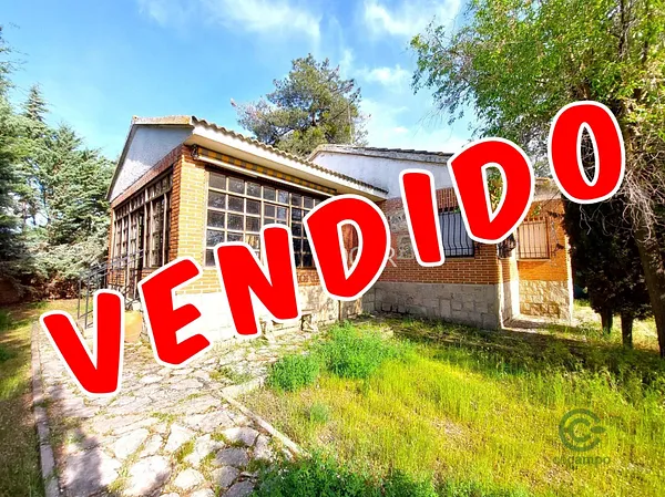 Casa de 0,0945 ha en venta en Sanchidrian, Avila