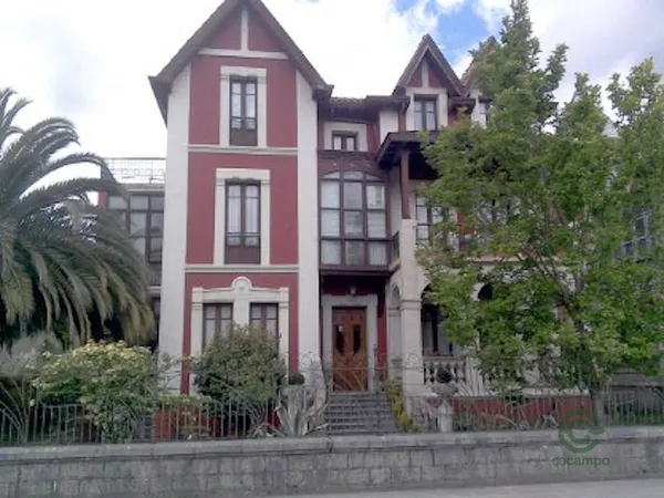 Casa de 0,25 ha en venta en Ampuero, Cantabria