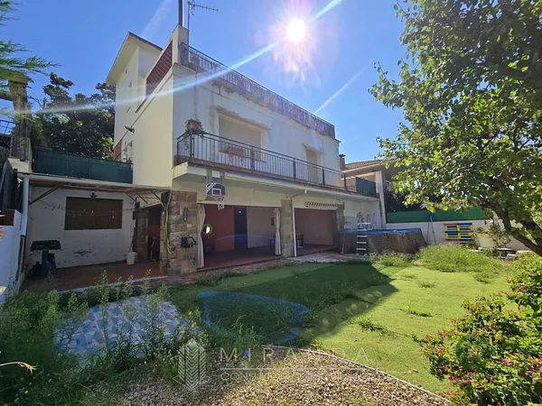 Casa de 0,0395 ha en venta en Barcelona