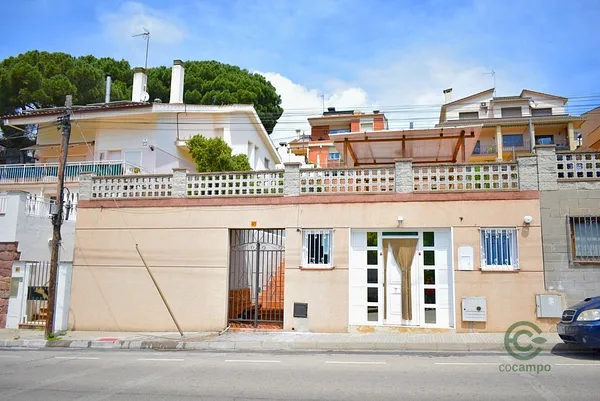 Casa de 0,0367 ha en venta en Sant fost de campsentelles, Barcelona