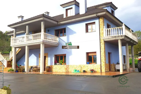Casa de 0,0442 ha en venta en Oviedo, Asturias