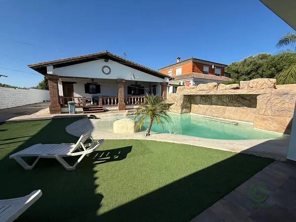Finca de recreo de 0,14 ha en venta en Cádiz