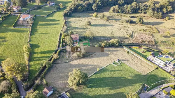 Terreno urbano de 0,0694 ha en venta en Latores, Asturias