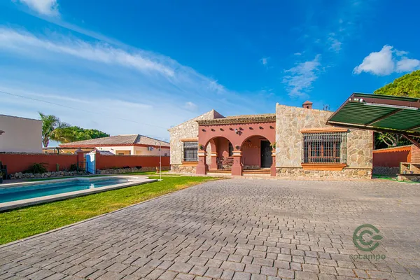 Casa de 0,1 ha en venta en Chiclana De La Frontera, Cadiz