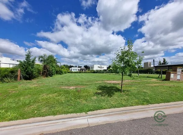Terreno urbano de 0,08 ha en venta en Santa fe