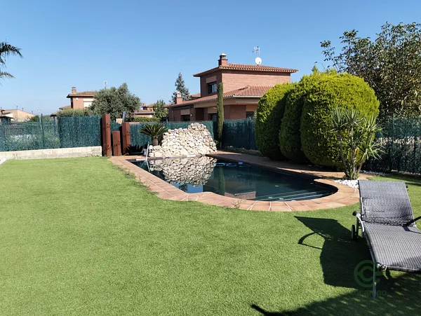 Casa de 0,0541 ha en venta en Girona