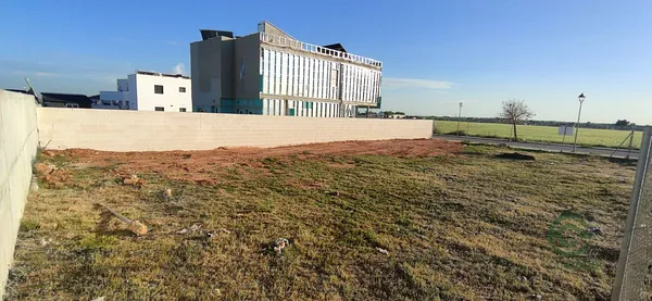 Terreno urbano de 0,045 ha en venta en Palomares del rio, Sevilla
