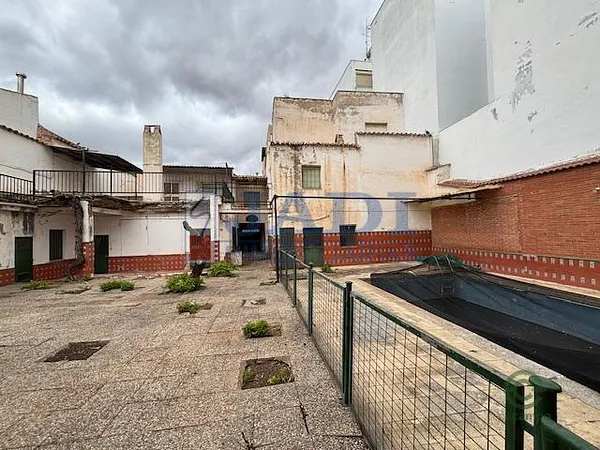 Casa de 0,0508 ha en venta en Valdepeñas, Ciudad real