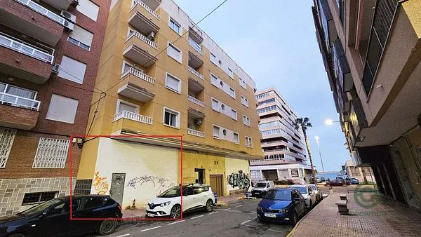 Terreno urbano de 0,0095 ha en venta en Torrevieja, Alicante