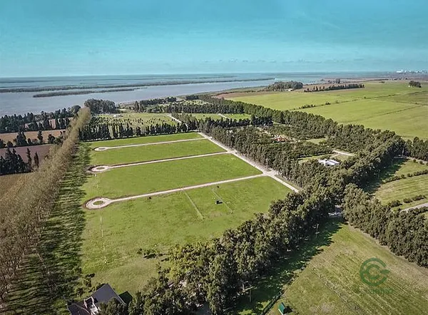 Terreno urbano de 0,1 ha en venta en Santa fe